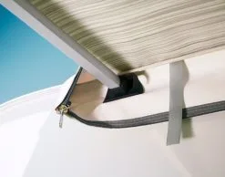 350 Markise Thule 1200 Mystic Grey -Campingudstyr Butik markise20thule20120020posemarkise203 p 6