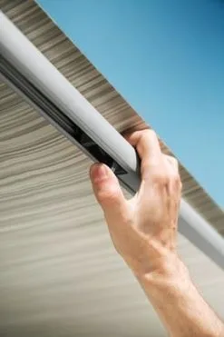 300 Markise Thule 1200 Mystic Grey -Campingudstyr Butik markise20thule20120020posemarkise207 p 5