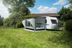 425 Markise Thule 1200 Mystic Grey 19 425 Markise Thule 1200 Mystic Grey -Campingudstyr Butik markise20thule20120020posemarkise209 p